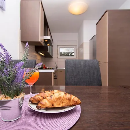 Sunny Garden Sibenik, Cozy Near Old Town Apartamento