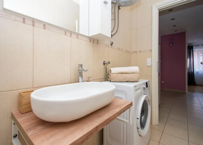 Sunny Garden Sibenik, Cozy Near Old Town 아파트 *