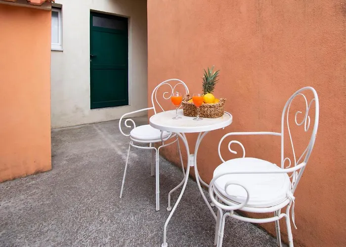 Sunny Garden Sibenik, Cozy Near Old Town 아파트 *