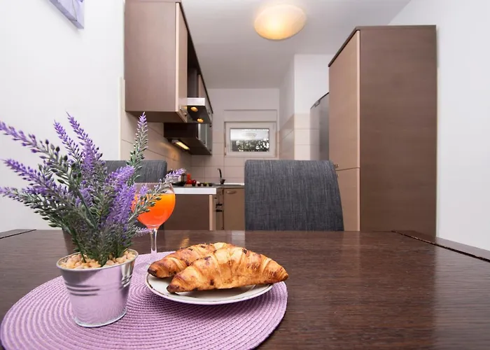 Sunny Garden Sibenik, Cozy Near Old Town アパート