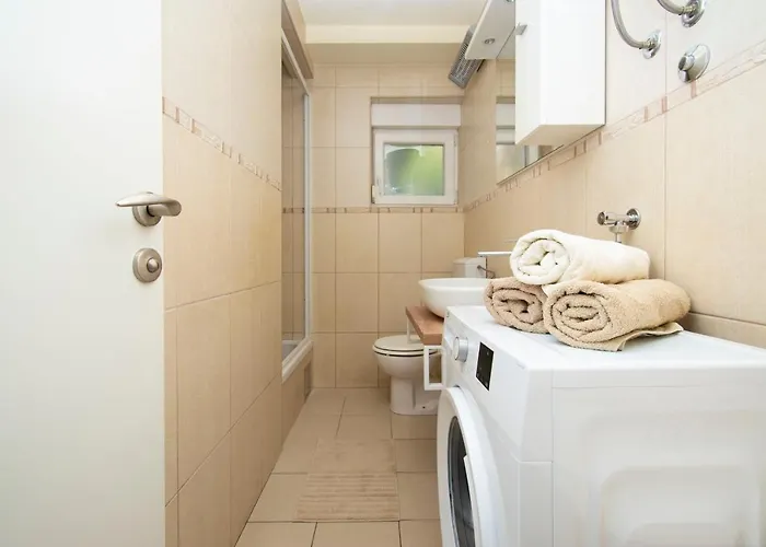 Sunny Garden Sibenik, Cozy Near Old Town Appartamento *