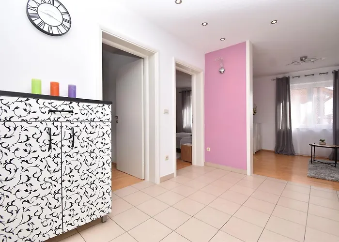 アパート Sunny Garden Sibenik, Cozy Near Old Town シベニク